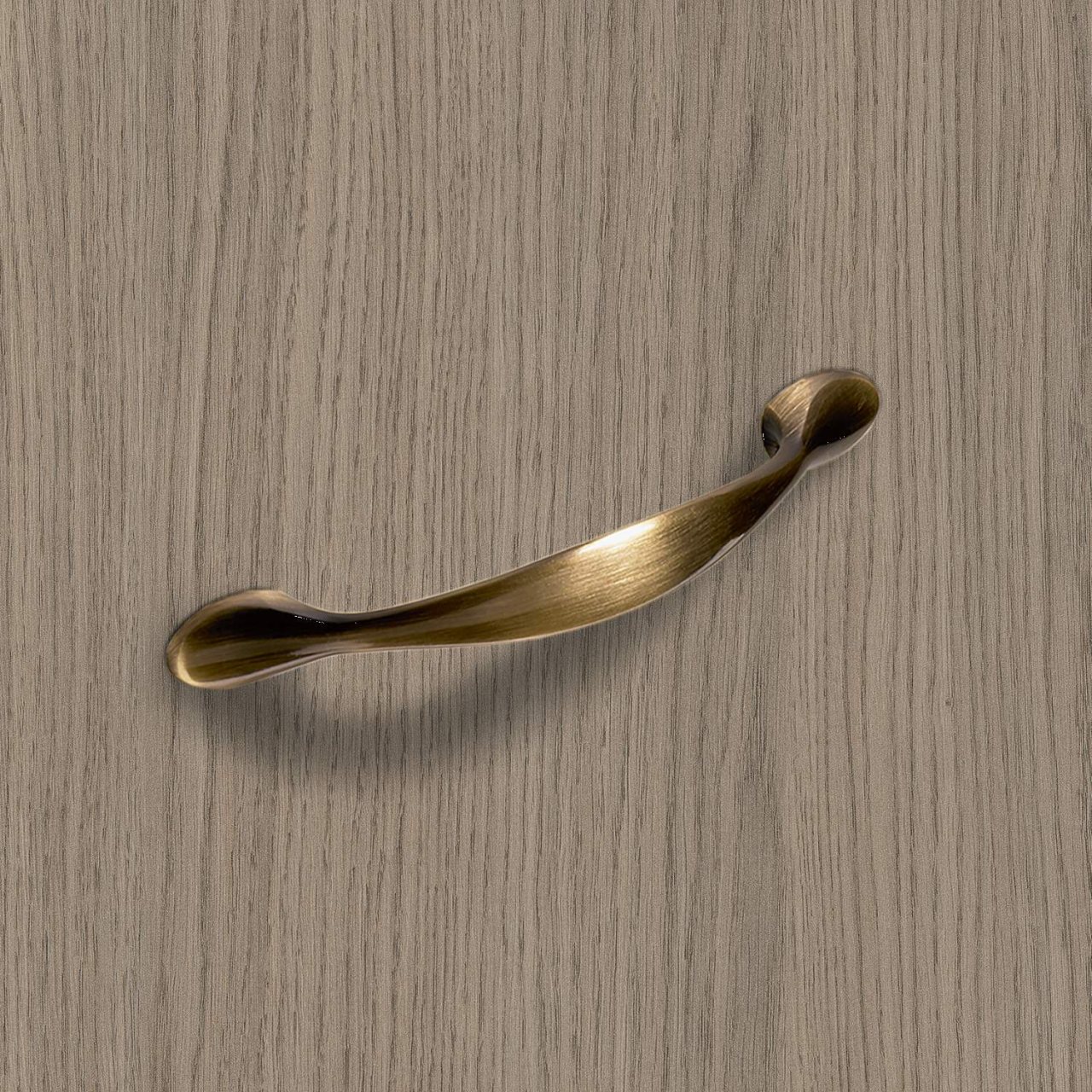 HETTICH Griff Haida, •–• 96, L 126 mm, B 13 mm, H 22 mm, Messing Optik antik gebürstet, 9113227 HETTICH Griff Haida, •–• 96, L 126 mm, B 13 mm, H 22 mm, Messing Optik antik gebürstet, 9113227