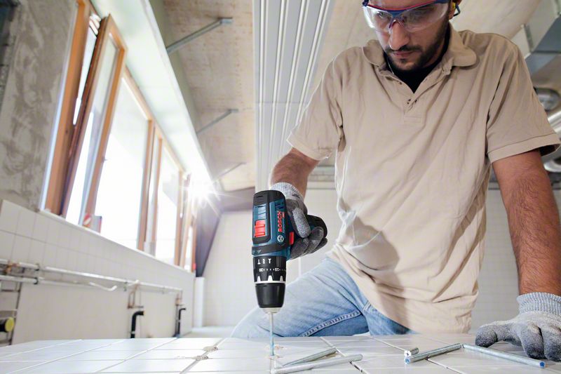 BOSCH Akku-Bohrschrauber GSR 12V-15, mit 2 x 2.0 Ah Akku BOSCH Akku-Bohrschrauber GSR 12V-15, mit 2 x 2.0 Ah Akku