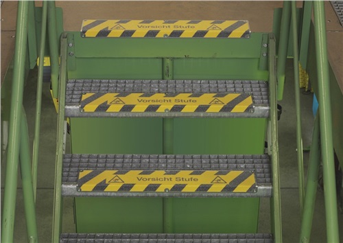 SFS Anti-Rutsch-Treppenprofil H30xB660xT110mm schwarz/gelb VA z.Aufschr.Stufe