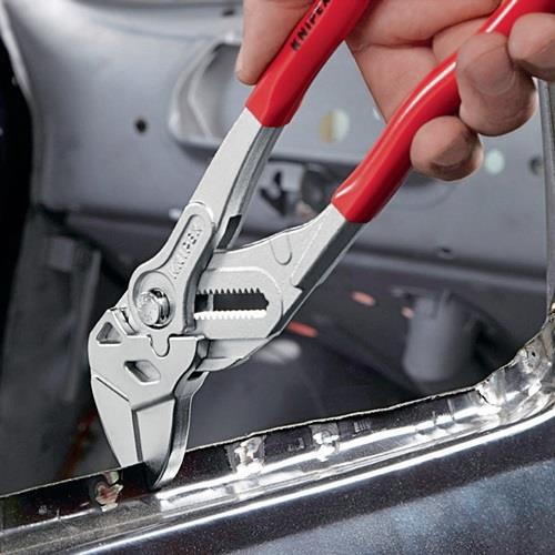 KNIPEX Zangenschlüssel L.150mm Spann-W.27mm verchr.Ku.-Überzug KNIPEX KNIPEX Zangenschlüssel L.150mm Spann-W.27mm verchr.Ku.-Überzug KNIPEX