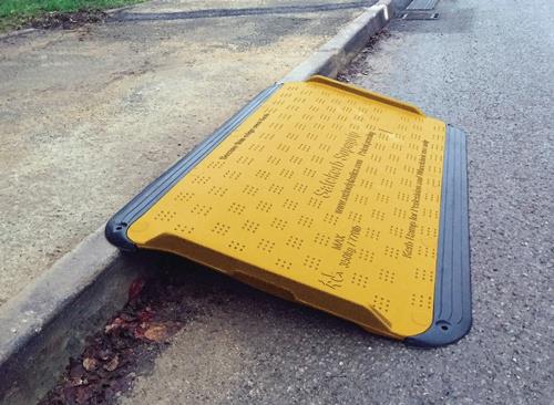 OXFORD Bordsteinrampe SupaGrip L760xB1280mm 10kg H.110mm Trgf.350kg Ku.OXFORD
