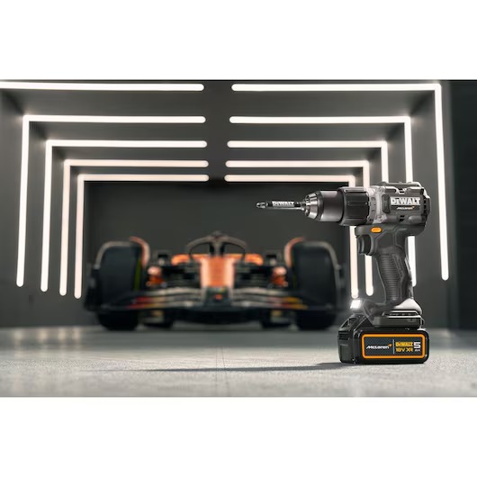 DEWALT x McLaren F1 Team 18V XR Akku-Schlagbohrschrauber - 2 x 5Ah