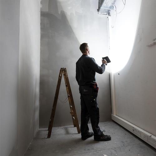 SCANGRIP Akku-Arbeitsleuchte NOVA R 14 W 2000 / 200 lm 3200 mAh 7,2V IP67 SCANGRIP