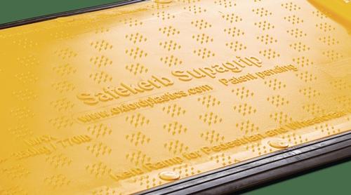OXFORD Bordsteinrampe SupaGrip L760xB1280mm 10kg H.110mm Trgf.350kg Ku.OXFORD