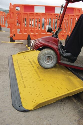 OXFORD Bordsteinrampe SupaGrip L760xB1280mm 10kg H.110mm Trgf.350kg Ku.OXFORD