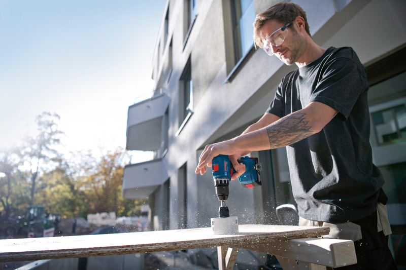 BOSCH Akku-Bohrschrauber GSR 18V-45 mit L-BOXX