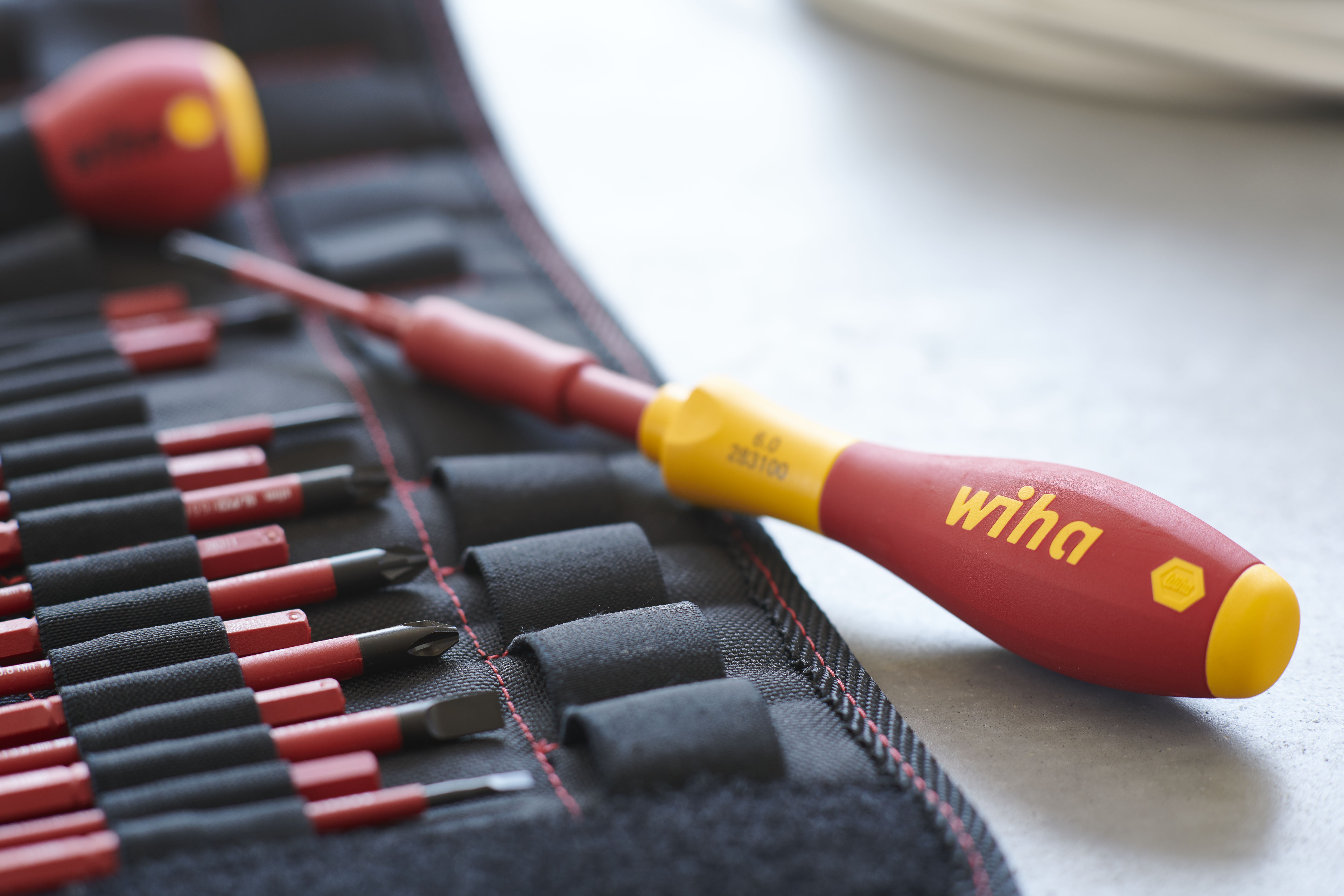 Wiha Schraubendreher und Bit Set slimVario® gemischt 19-tlg. inkl. Falttasche (41231) Wiha Schraubendreher und Bit Set slimVario® gemischt 19-tlg. inkl. Falttasche (41231)