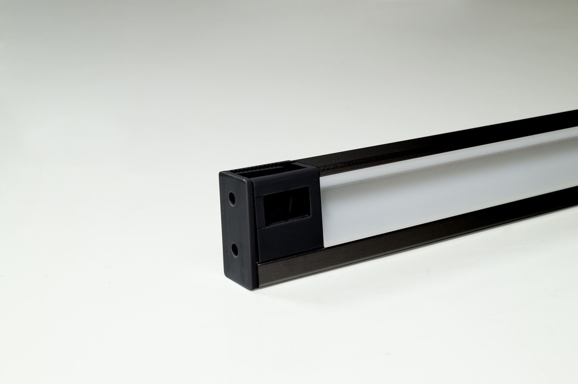 L&S LED Schrankinnenleuchte Kiton mit 1x IR Sensor 961mm, 12VDC, 11,7W, WW/NW, schwarz