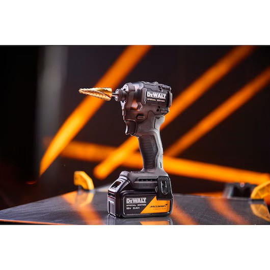 DEWALT® x McLaren F1 Team 18V XR® Brushless Schlagschrauber – 2×5Ah