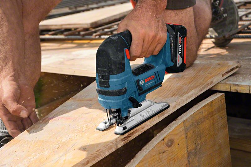 BOSCH Akku-Stichsäge GST 18 V-LI B, mit 2 x 4.0 Ah Li-Ion Akku, L-BOXX