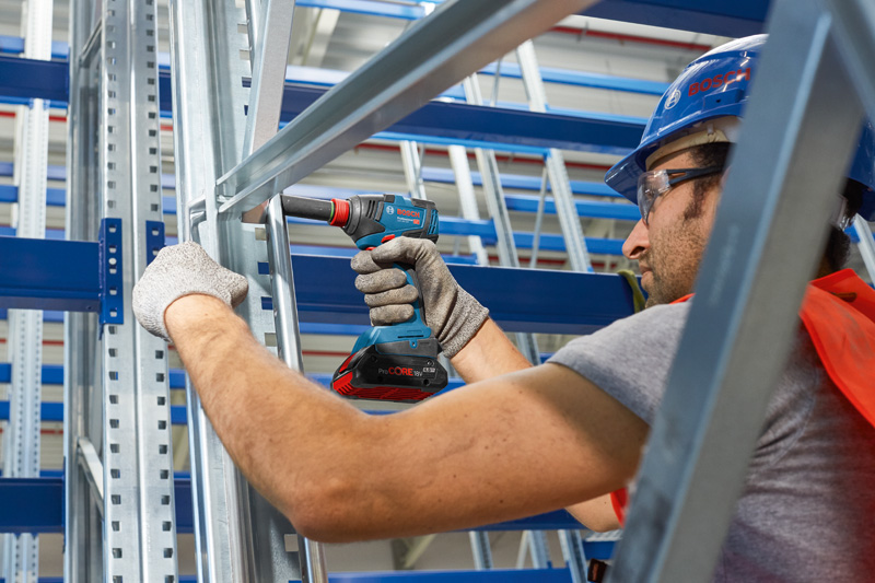 BOSCH Akku-Drehschlagschrauber GDX 18V-200 mit 2x Akku GBA 18V 4.0Ah in L-Case