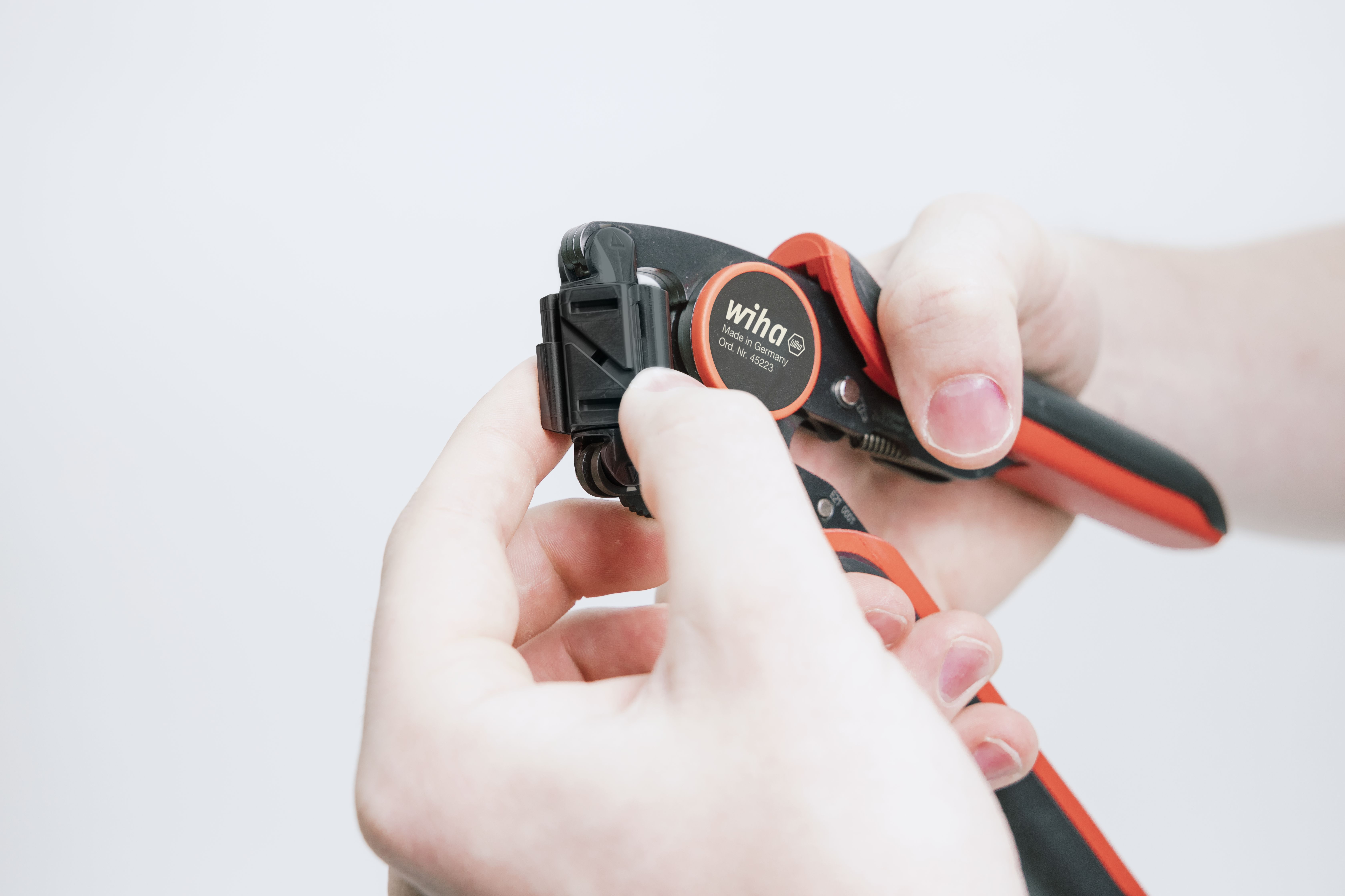 Wiha Crimpwerkzeug automatisch für Aderendhülsen Vierkant-Pressung mit drehbarem Crimpkopf 193 mm, 0.08 - 16 (45223)