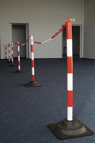 Nordwest Sperrpfostenset PE/PVC rot/weiß m.Hartgummifuß D40xH860mm 6 Warnstäbe,10m Kette