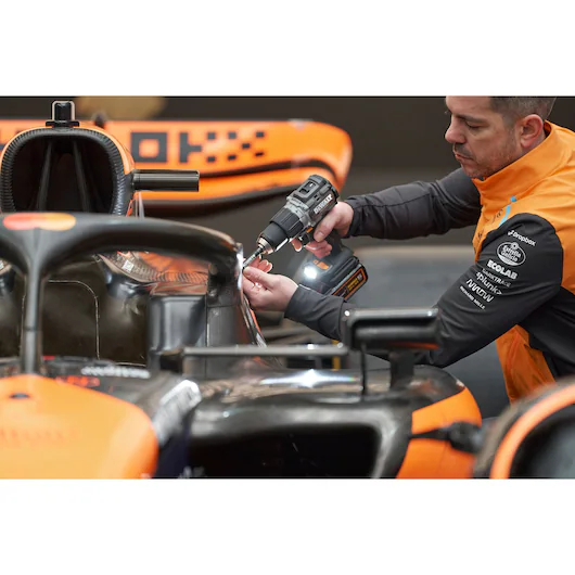DEWALT x McLaren F1 Team 18V XR Akku-Schlagbohrschrauber - 2 x 5Ah