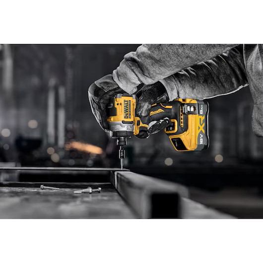 DEWALT 18 Volt Akku-Schlagschrauber (1/4") mit 282 Nm (Basisversion) DCF860NT-XJ