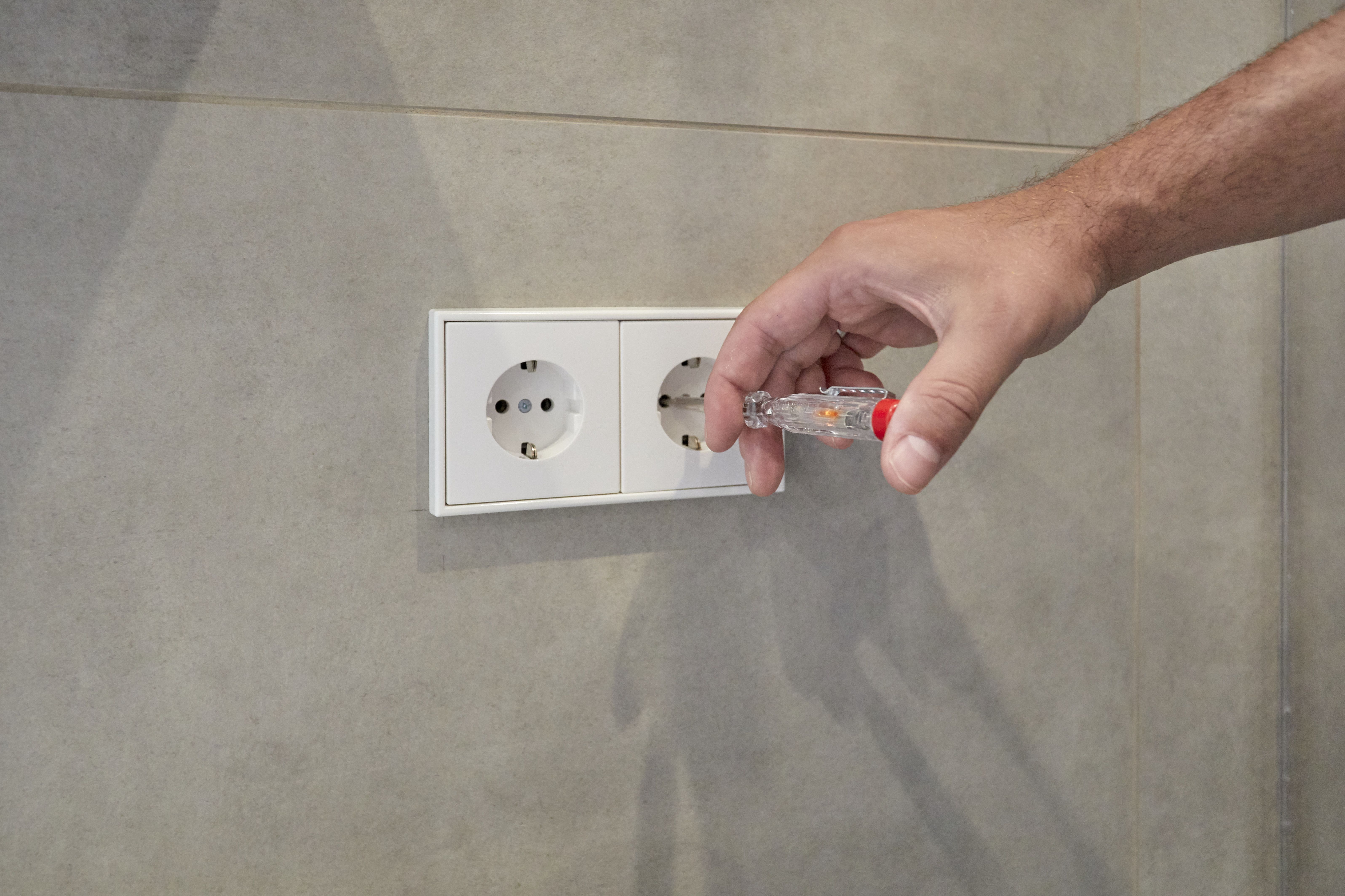 Wiha Spannungsprüfer 220-250 Volt Schlitz transparent, mit Ansteckclip in Blister 3,0 mm (32201) Wiha Spannungsprüfer 220-250 Volt Schlitz transparent, mit Ansteckclip in Blister 3,0 mm (32201)