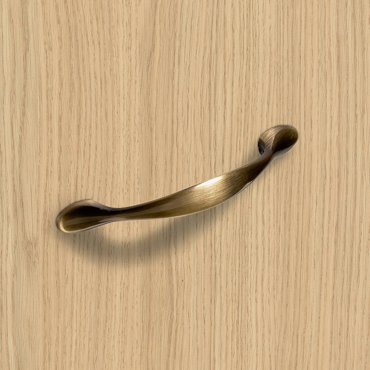 HETTICH Griff Haida, •–• 96, L 126 mm, B 13 mm, H 22 mm, Messing Optik antik gebürstet, 9113227 HETTICH Griff Haida, •–• 96, L 126 mm, B 13 mm, H 22 mm, Messing Optik antik gebürstet, 9113227