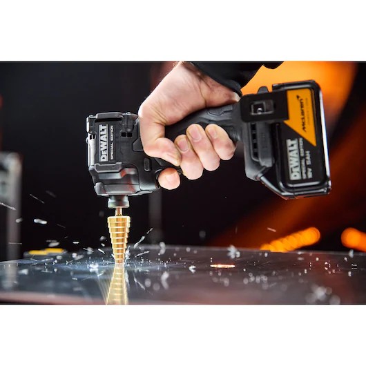 DEWALT® x McLaren F1 Team 18V XR® Brushless Schlagschrauber – 2×5Ah