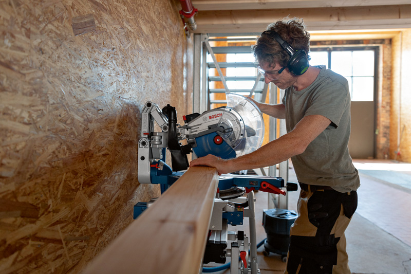 BOSCH Akku-Kapp- und Gehrungssäge BITURBO GCM18V-305 GDC