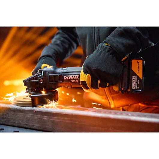 DEWALT® x McLaren F1 Team 18V XR® Brushless Twin Power Kit – 2×5Ah Akkus