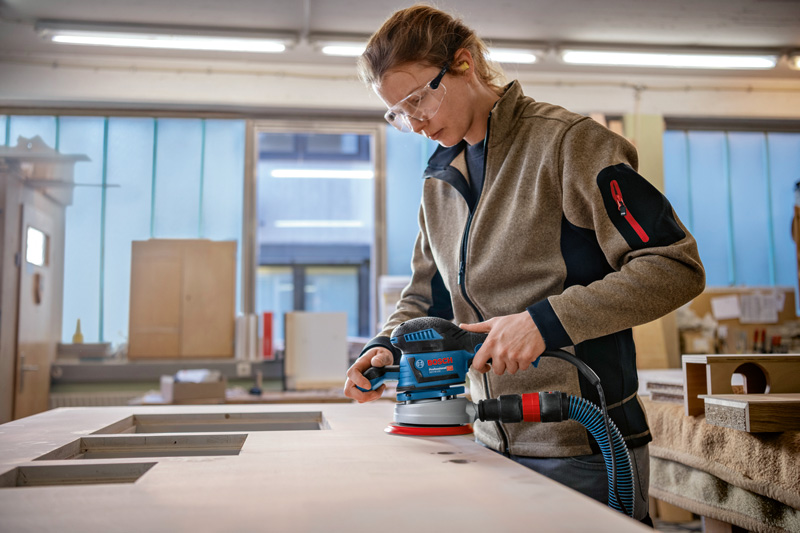 BOSCH Exzenterschleifer GEX 40-150 mit 1 x Schleifblatt M480 und L-BOXX