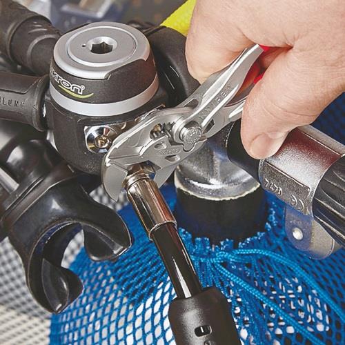 KNIPEX Zangenschlüssel L.125mm Spann-W.23mm verchr.Ku.-Überzug KNIPEX KNIPEX Zangenschlüssel L.125mm Spann-W.23mm verchr.Ku.-Überzug KNIPEX