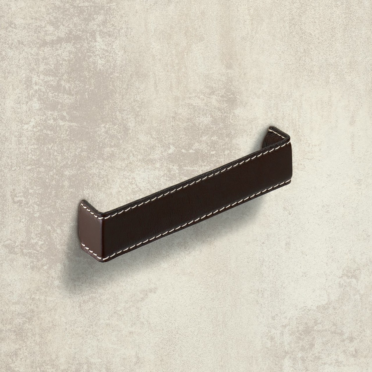 HETTICH Griff Dublina, •–• 160, L 168 mm, B 34 mm, H 30 mm, Leder dunkelbraun, 9113509 HETTICH Griff Dublina, •–• 160, L 168 mm, B 34 mm, H 30 mm, Leder dunkelbraun, 9113509