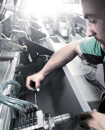 WERA Elektronikerschraubendreher 2067 TORX HF TX 8 Klingen-L.60mm HF CV-Molybdän WERA Elektronikerschraubendreher 2067 TORX HF TX 8 Klingen-L.60mm HF CV-Molybdän