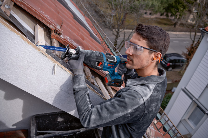 BOSCH Akku-Säbelsäge GSA 18V-28 mit L-BOXX