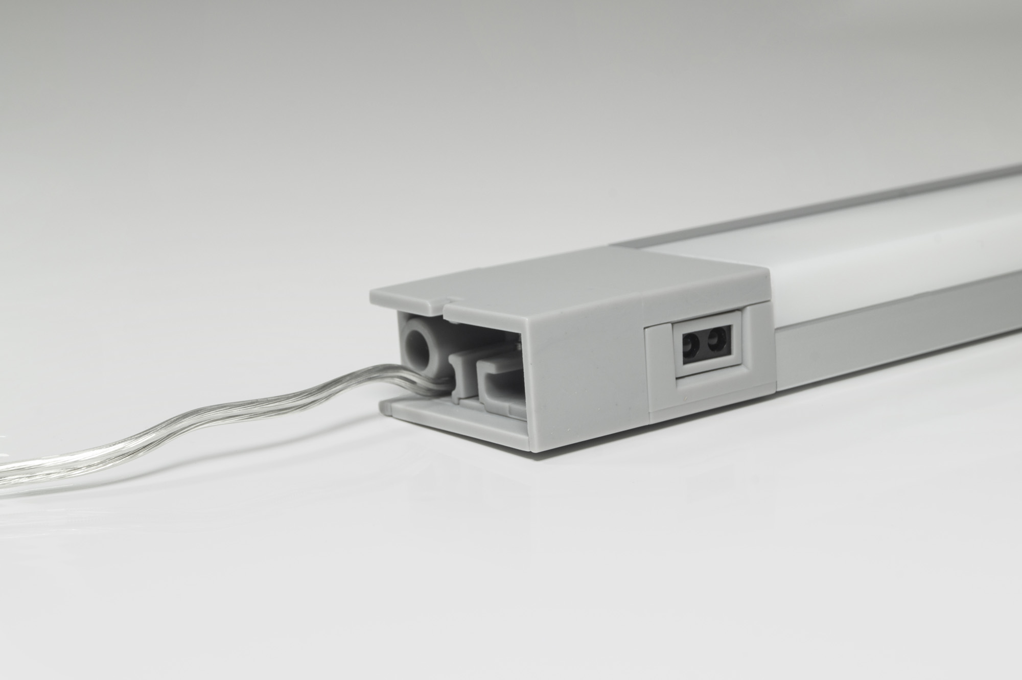 L&S Schrankinnenleuchte Detroit 12 V 5,5 W 567 mm NW IR Türkontakt L&S Schrankinnenleuchte Detroit 12 V 5,5 W 567 mm NW IR Türkontakt