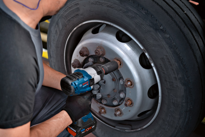 BOSCH Akku-Drehschlagschrauber GDS 18V-1050 H