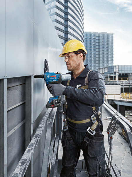 BOSCH Akku-Nietpistole GRG 18V-16 C: 2 Akkus ProCORE18V 4,0Ah, L-BOXX