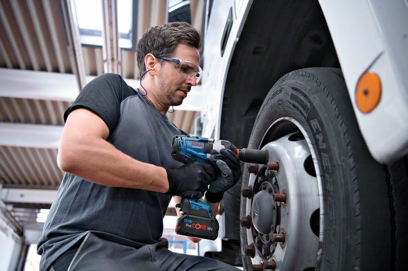 BOSCH Akku-Drehschlagschrauber GDS 18V-1050 H mit 2x Akku, Schnellladegerät, L-BOXX BOSCH Akku-Drehschlagschrauber GDS 18V-1050 H mit 2x Akku, Schnellladegerät, L-BOXX