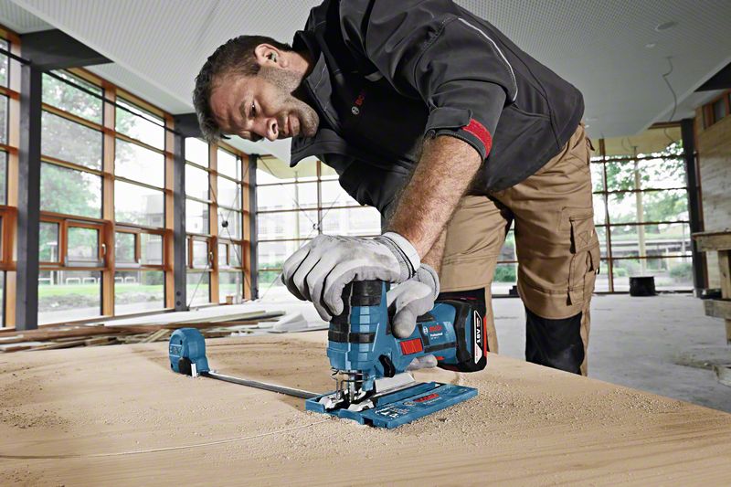 BOSCH Akku-Stichsäge GST 18 V-LI S, mit 2 x 4.0 Ah Li-Ion Akku, L-BOXX