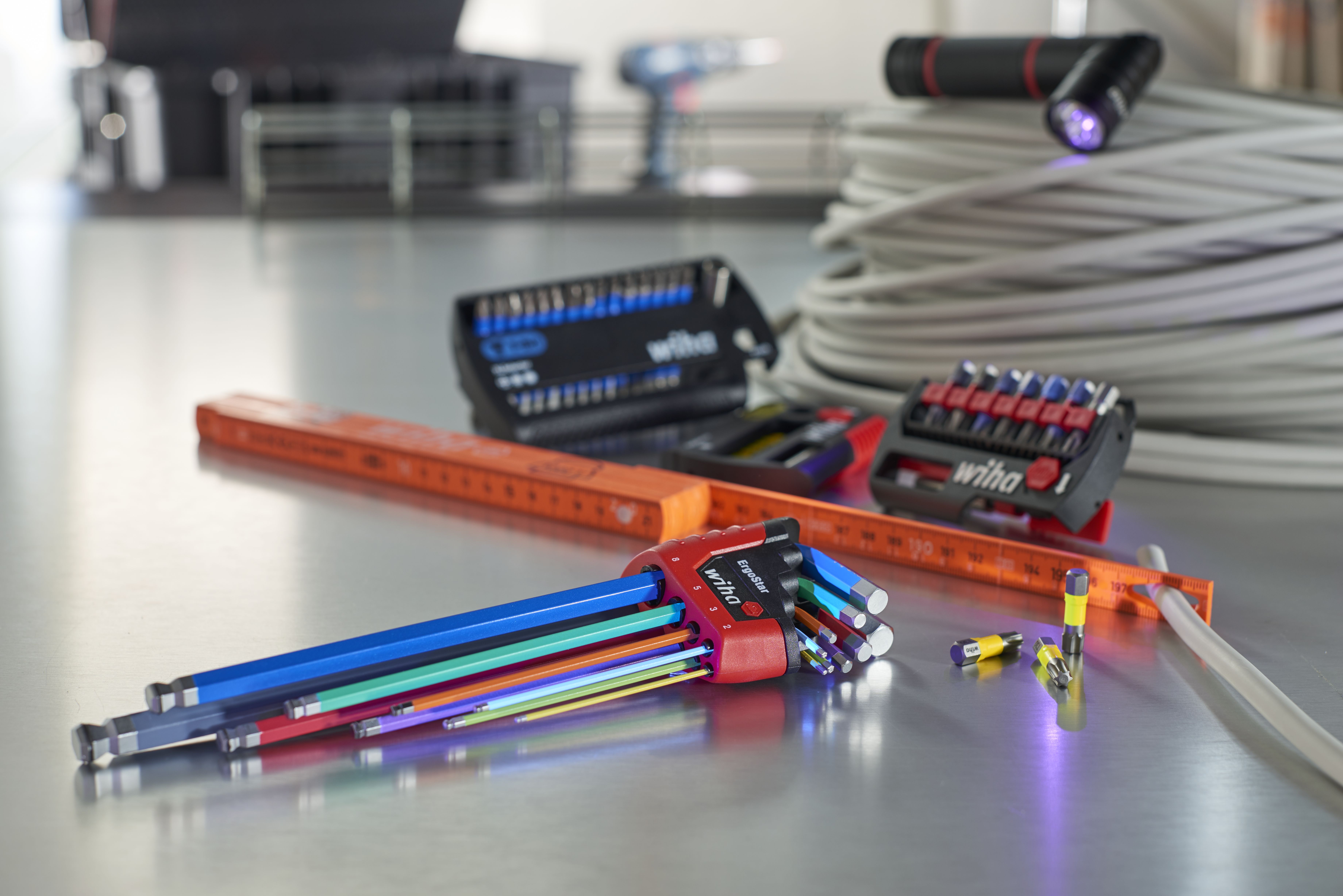 Wiha Stiftschlüssel Set im ErgoStar Halter Sechskant-Kugelkopf 9-tlg. farbig leuchtend in SB-Kartonverpackung (43849)