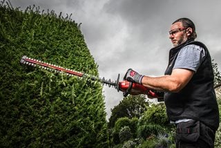 MILWAUKEE M18™ FUEL™ Akku-Heckenschere 60 cm M18FHET60G2-0