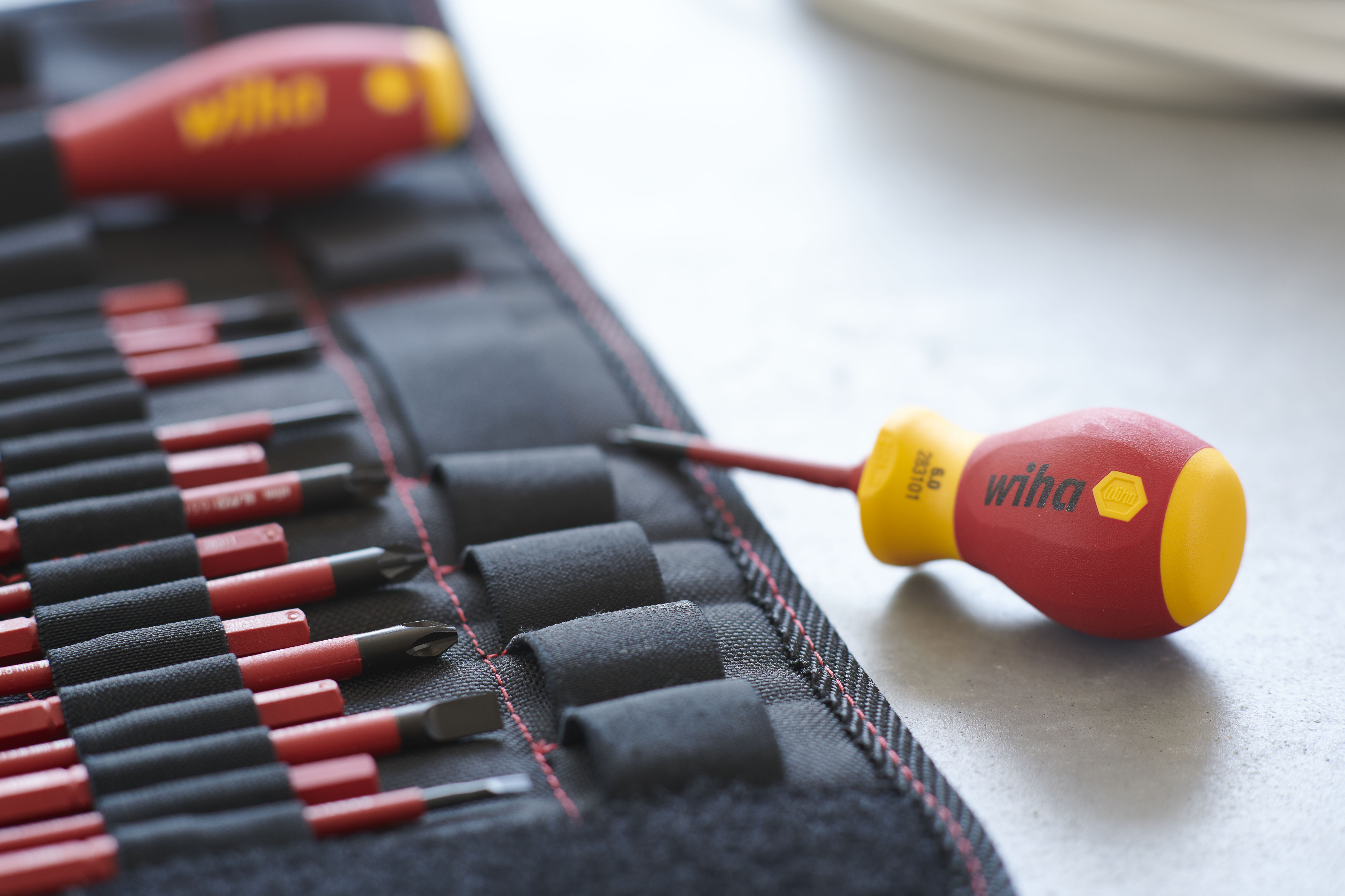 Wiha Schraubendreher und Bit Set slimVario® gemischt 19-tlg. inkl. Falttasche (41231) Wiha Schraubendreher und Bit Set slimVario® gemischt 19-tlg. inkl. Falttasche (41231)